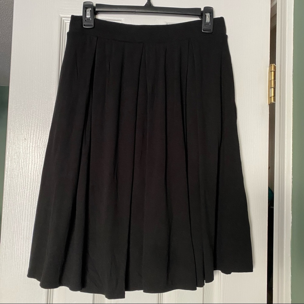 LuLaRoe Black Madison Pleated Skirt with Pockets